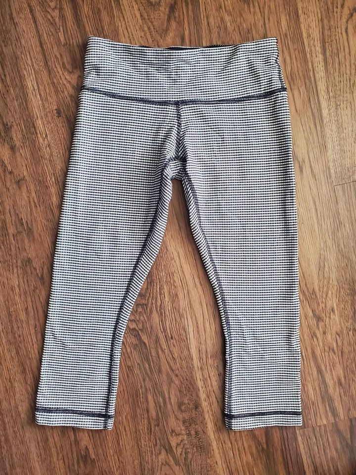 Selling Lululemon Houndstooth Leggings - Size 4