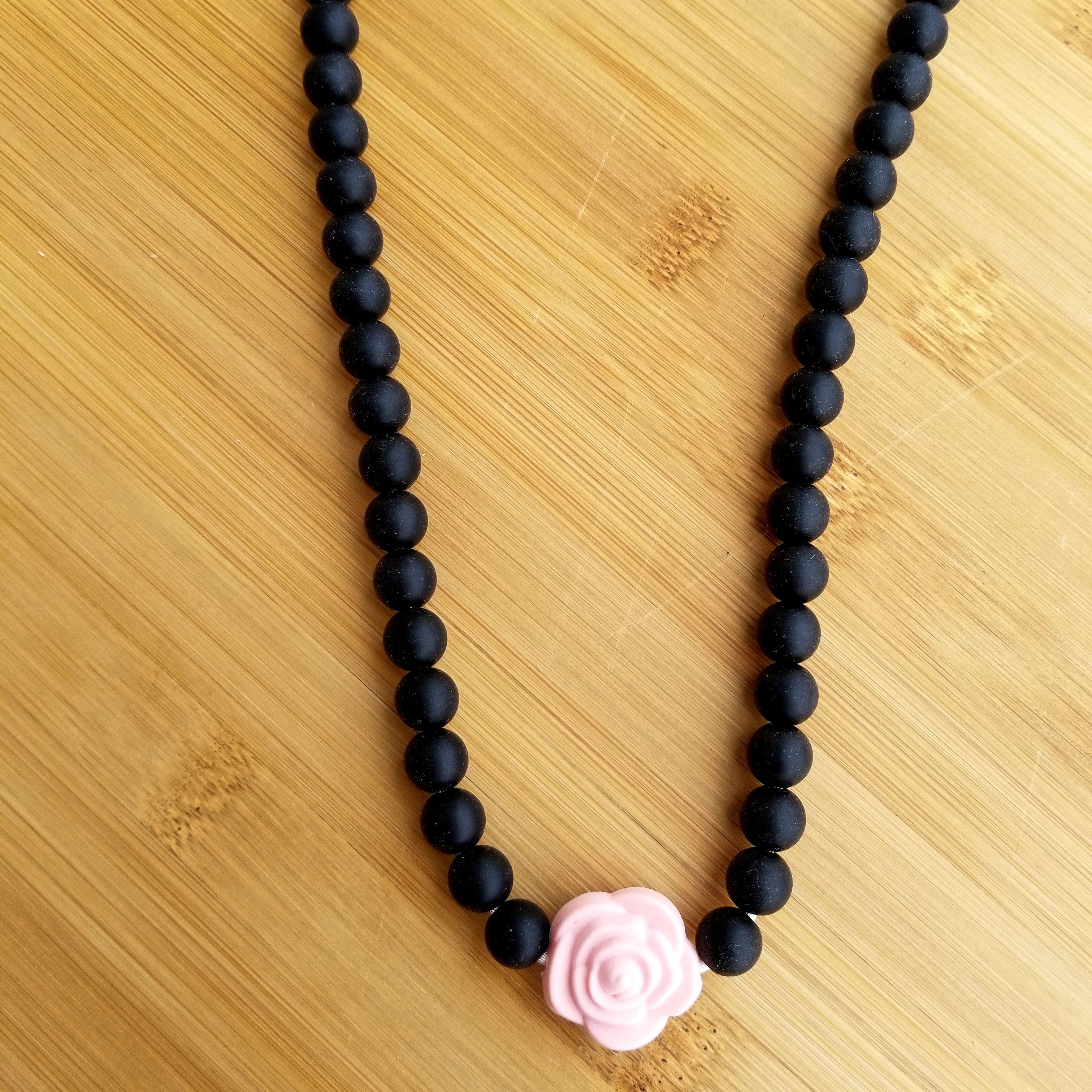 Silicone nursing necklace fashion