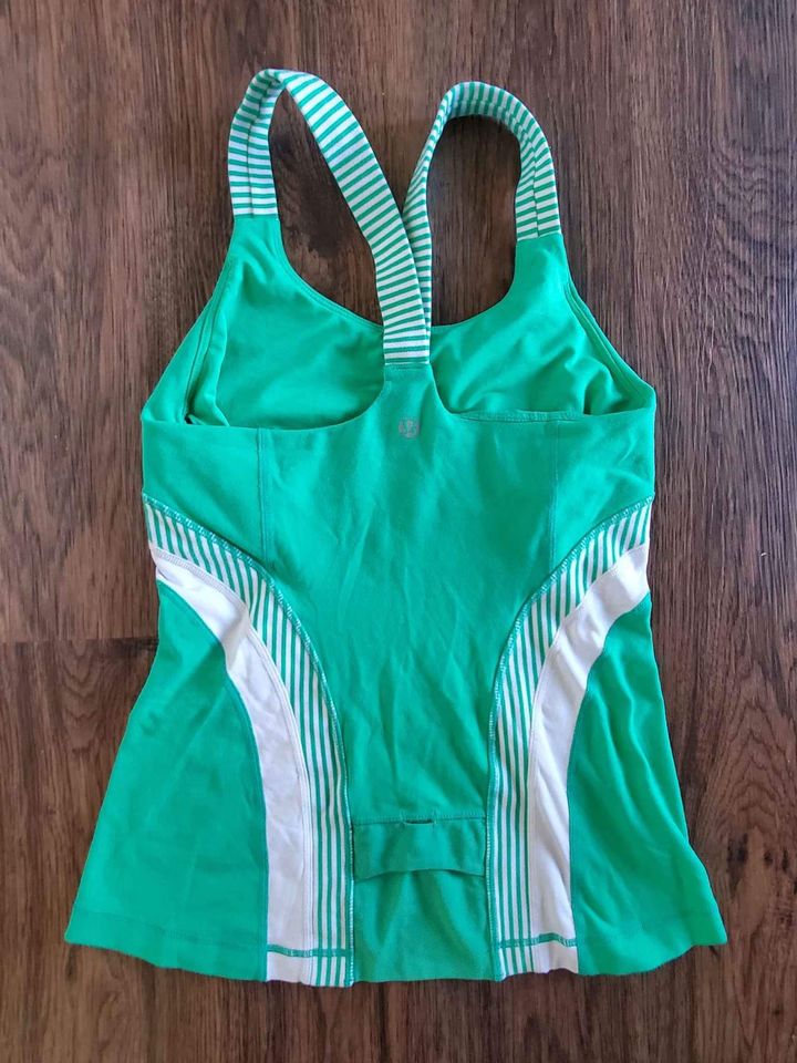 LULULEMON Rare Hard To Find Tanks With Built In Bra Bundle shops Size 4